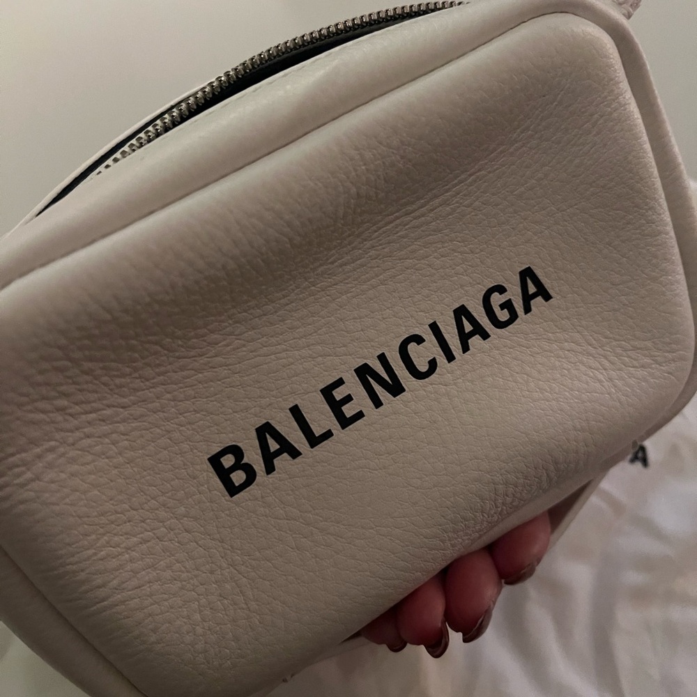 BALENCIAGA everyday white logo mini camera crossbody bag - Picture 9 of 15